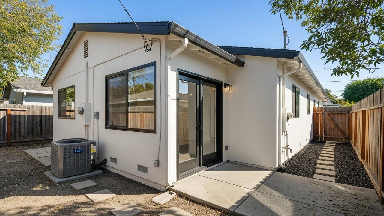 Detached ADU with sliding glass entry doors built by ASL Remodeling 