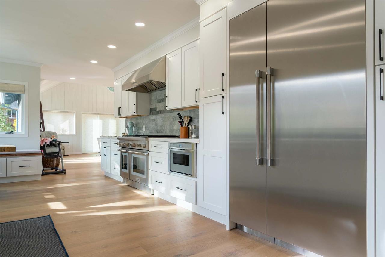 Los Gatos kitchen remodel on Vista Del Mar featuring custom cabinetry, open layout, engineered white oak hardwood flooring, and modern appliances